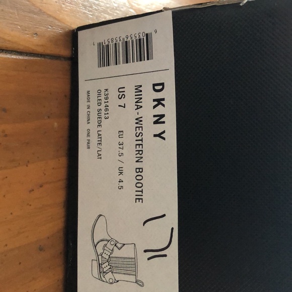 DKNY genuine oiled suede Mina- Western Bootie. -latte size 7. New - Picture 9 of 9